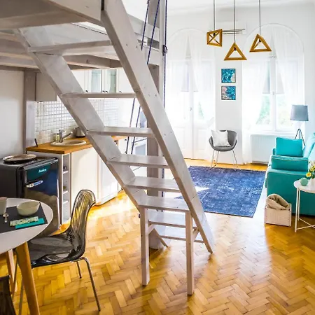 Ybl City Center Apartment *