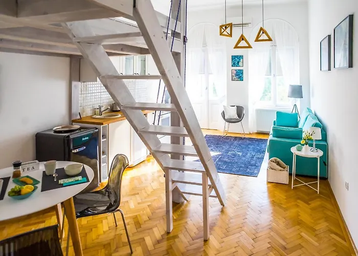 Ybl City Center Apartment *